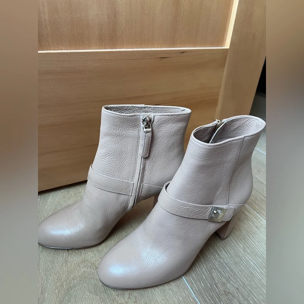 Kate Spade Thatcher Mini Pebble Fawn Booties  Size 7 B